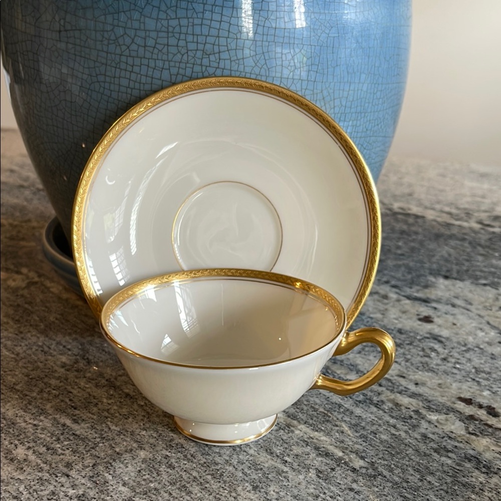 Lenox tuxedo Elegant Gold Trimmed Teacup and Saucer Set M8